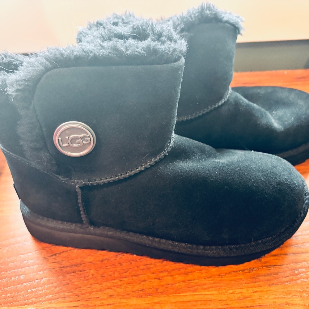 UGG Classic Mini Black Suede Sheepskin Boots Size 6 NWOT